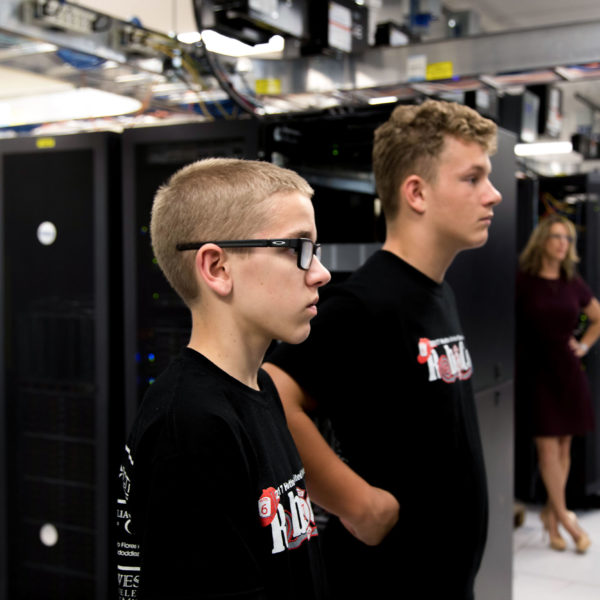 Hutto Middle School Robotics Team tours Dell EMC HPC Innovation lab